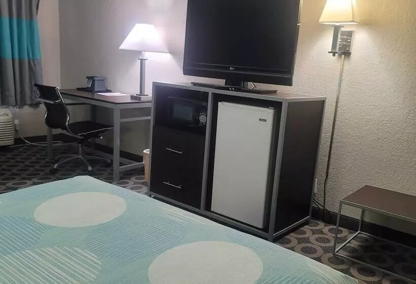 Hotelli Travelodge By Wyndham San Antonio Downtown Northeast