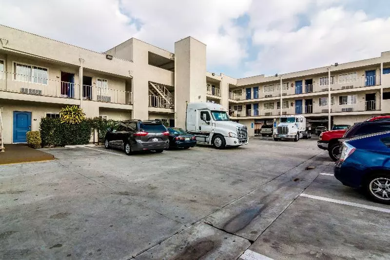 Motel 6 Bell Gardens