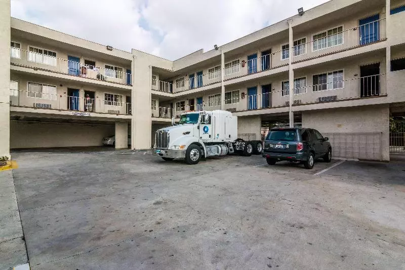 Motel 6 Bell Gardens