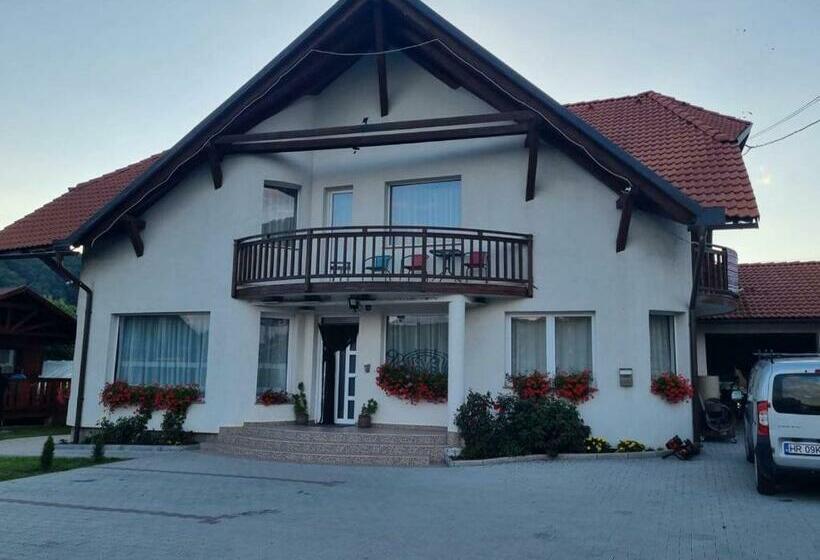 تختخواب و صبحانه Kincses Panzió