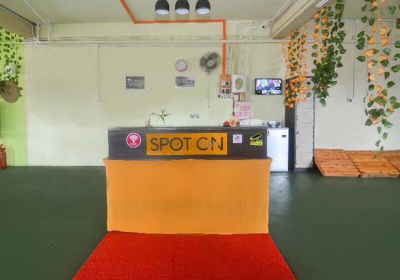 هتل Spot On 89823 Rooms Inn