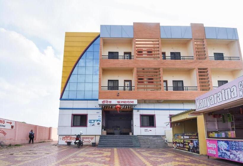 Отель Spot On Kanyaratna And Lodging