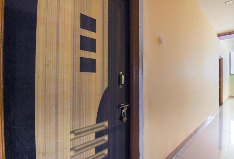 Отель Spot On Kanyaratna And Lodging