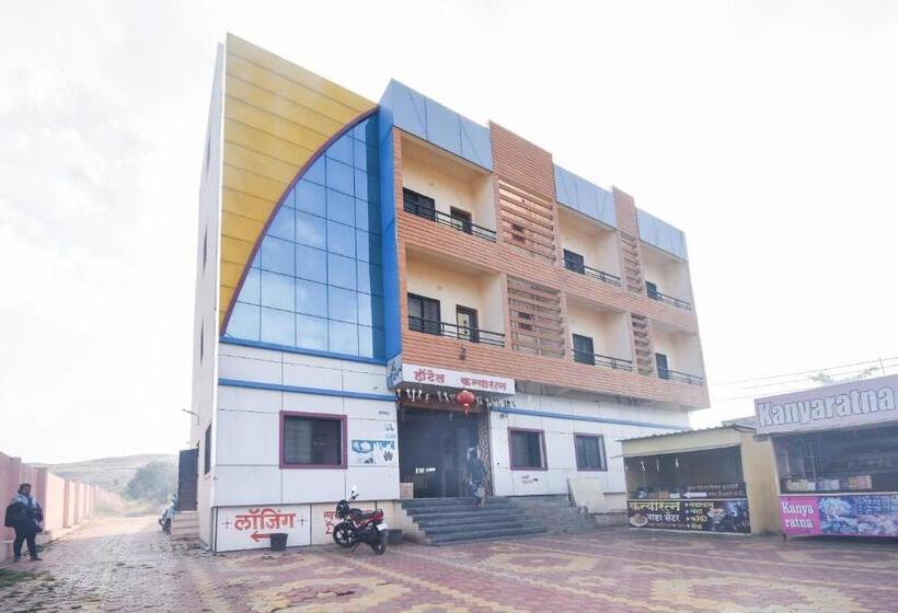 Отель Spot On Kanyaratna And Lodging