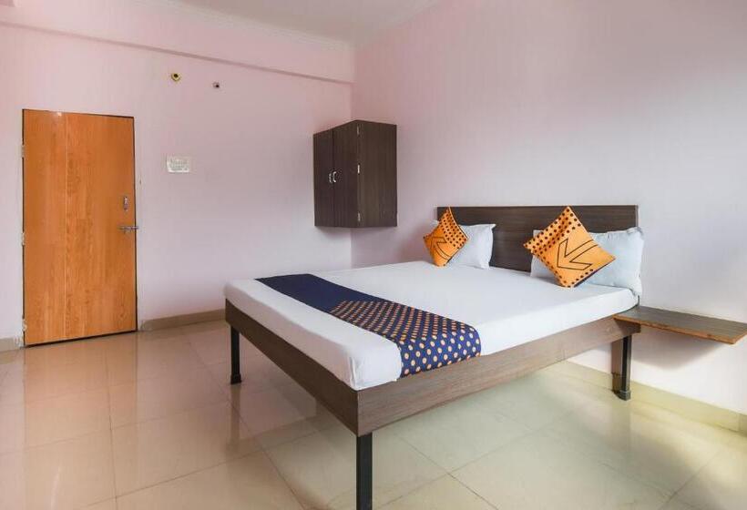 Отель Spot On Kanyaratna And Lodging