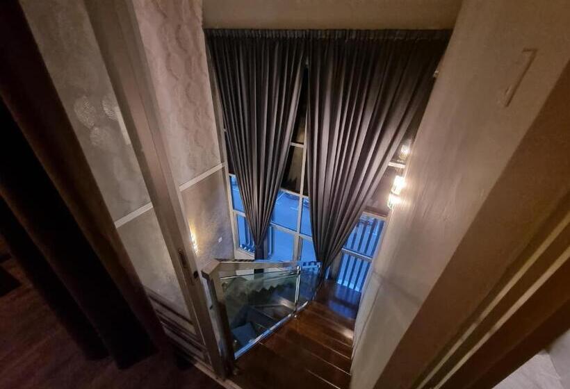 Miico Hotel @ Mount Austin