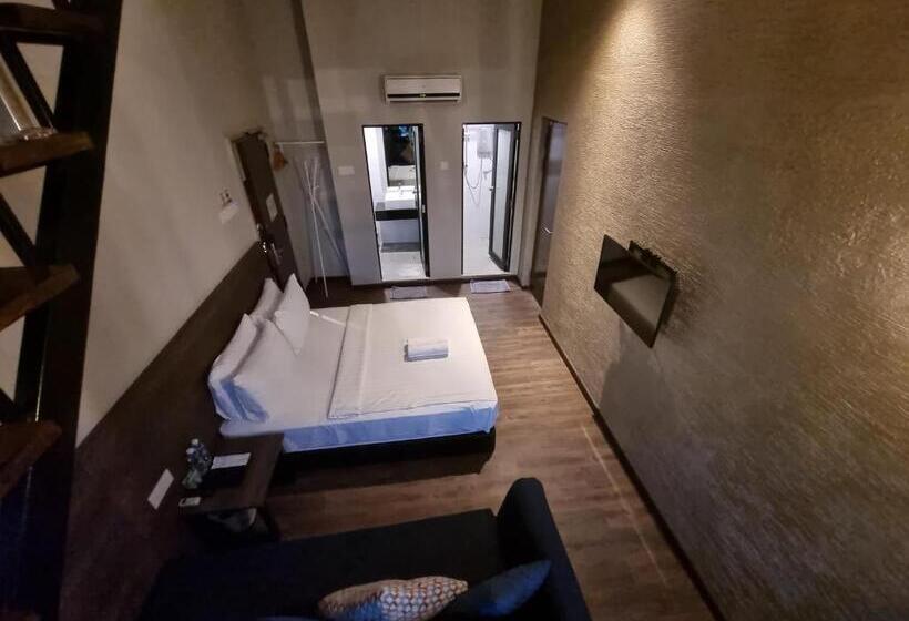 Miico Hotel @ Mount Austin