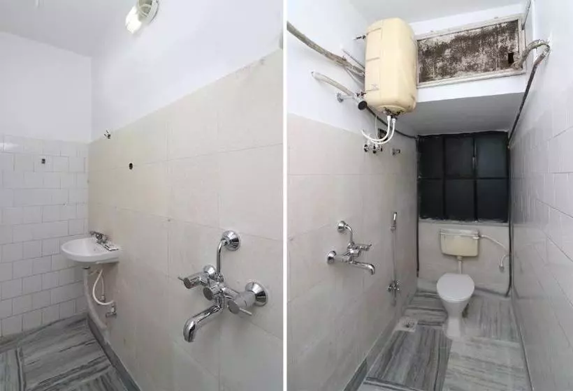 Oyo 28177 Hotel Amrita