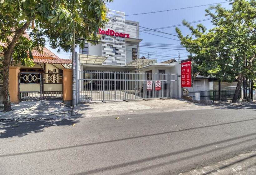 פנסיון Reddoorz Near Affandi Gejayan 2
