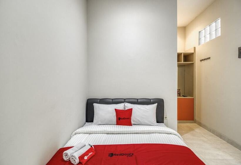 פנסיון Reddoorz Near Affandi Gejayan 2