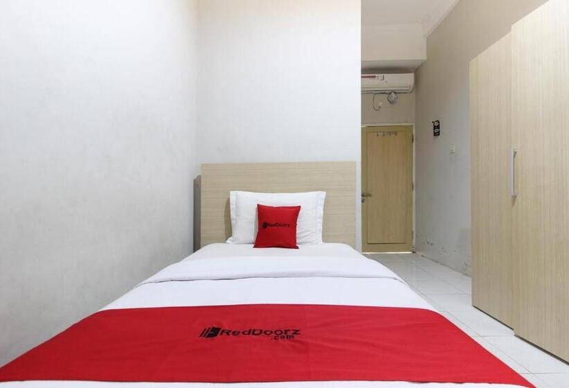 פנסיון Reddoorz Plus Near Upn Jogjakarta 2