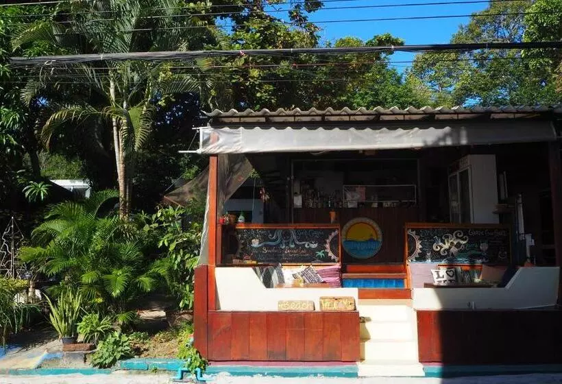 Sundaze Samet   Bar & Hostel