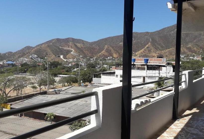 הוסטל Hostal Casa Yhoanny