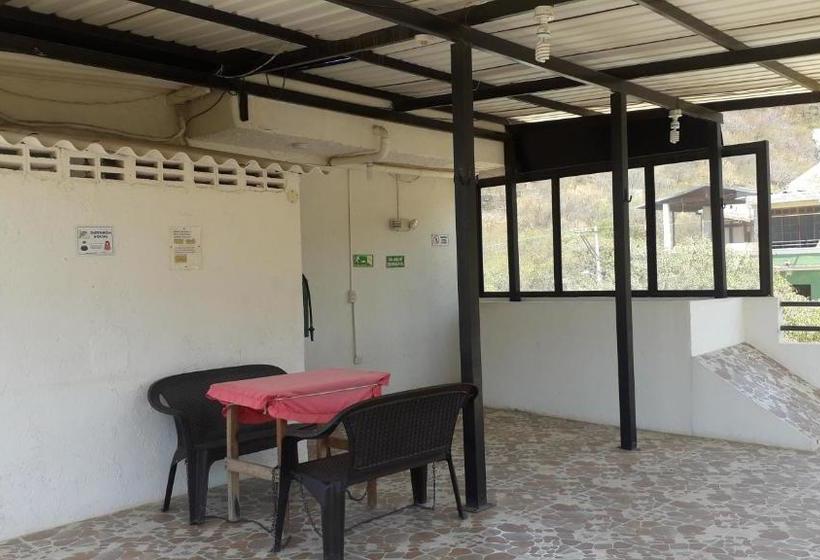 הוסטל Hostal Casa Yhoanny