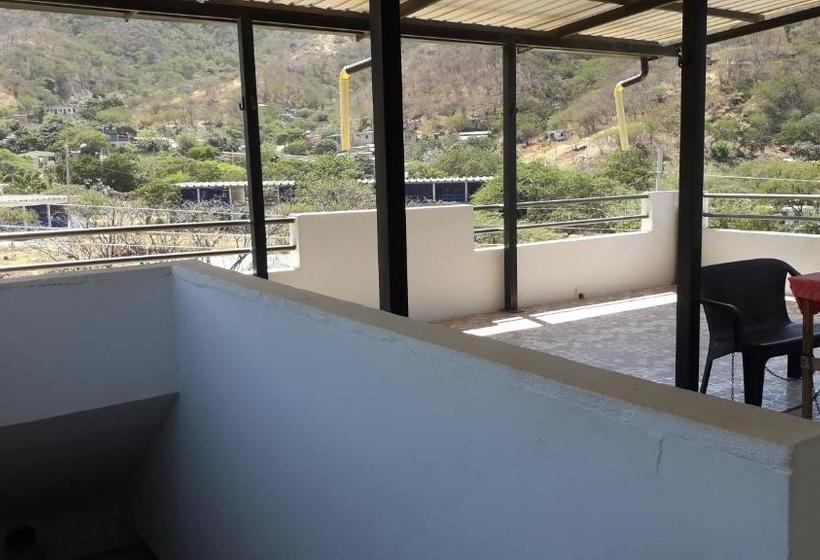 הוסטל Hostal Casa Yhoanny