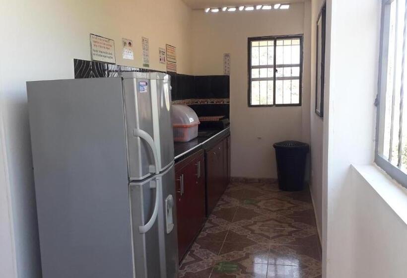 הוסטל Hostal Casa Yhoanny