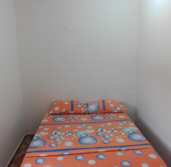 הוסטל Hostal Casa Yhoanny