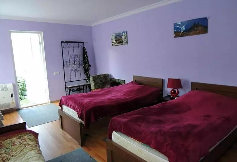 هاستل Nino Khetaguri Guest House