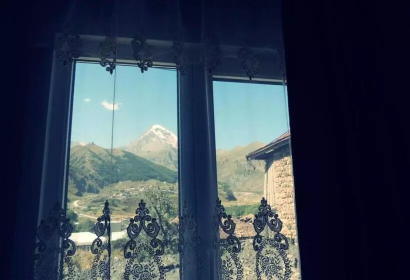 هاستل Nino Khetaguri Guest House