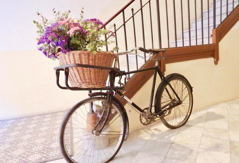 Bed and Breakfast Hostal Poblenou