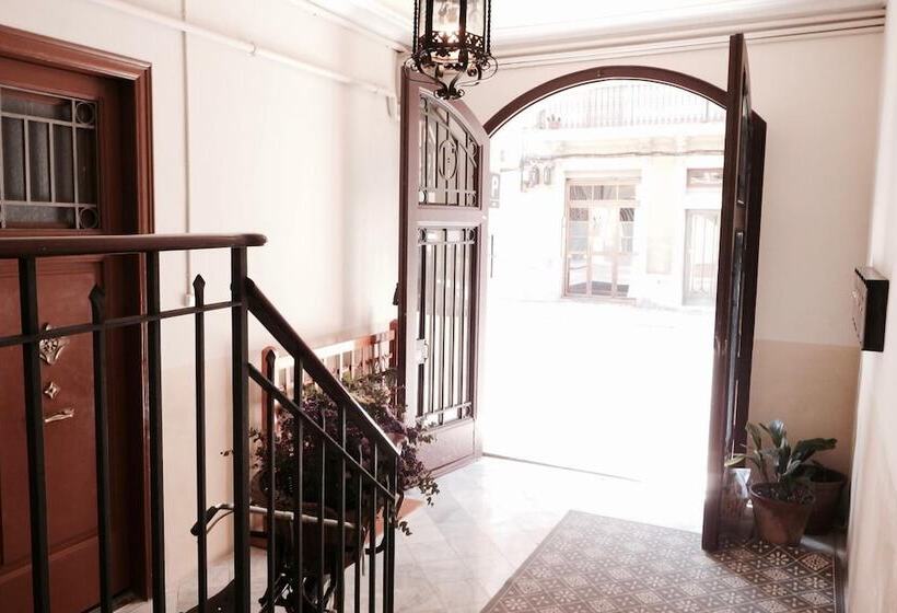 Bed and Breakfast Hostal Poblenou