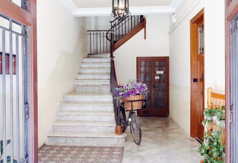 Bed and Breakfast Hostal Poblenou