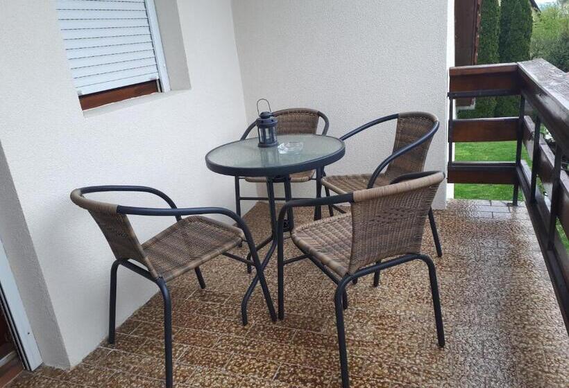 بنسيون Borbarátok Vendègház