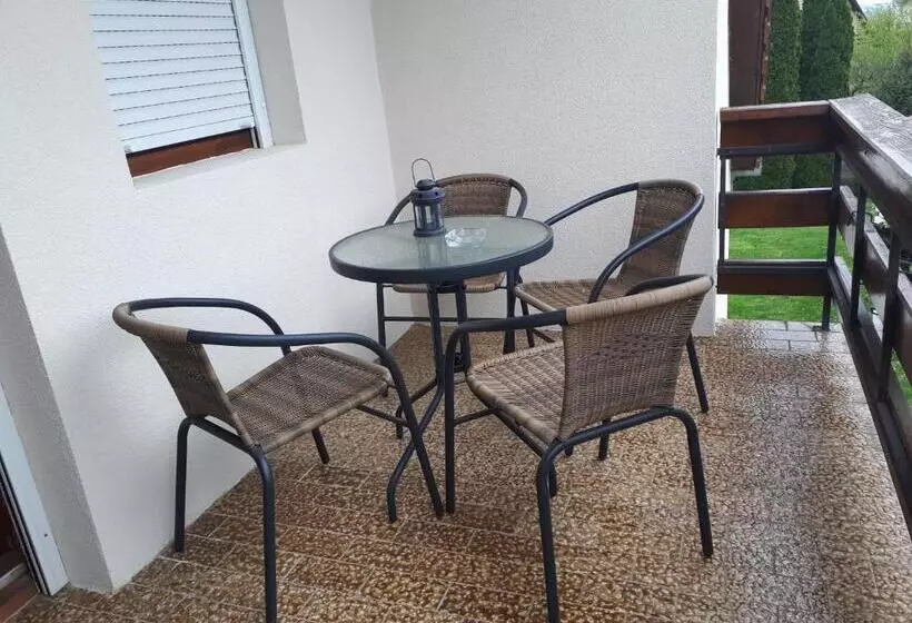 پانسیون Borbarátok Vendègház