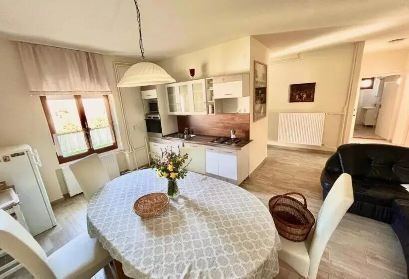 پانسیون Borbarátok Vendègház