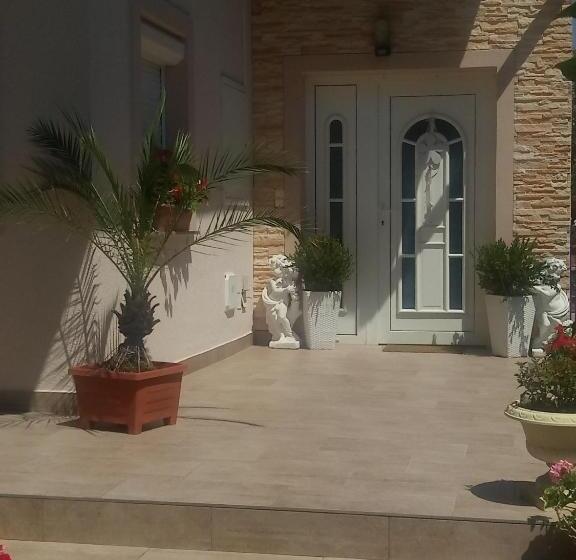 بنسيون Majláth Vendégház