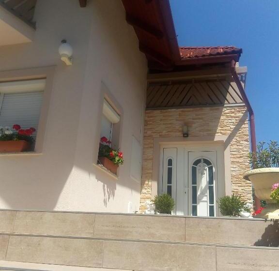 بنسيون Majláth Vendégház