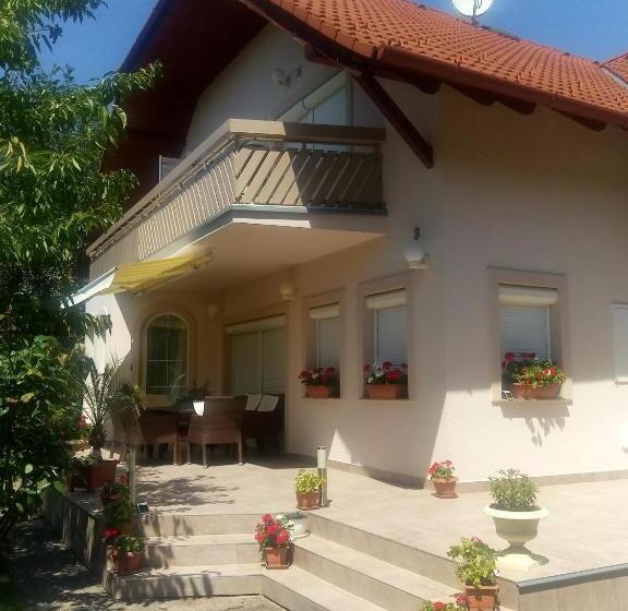 بنسيون Majláth Vendégház