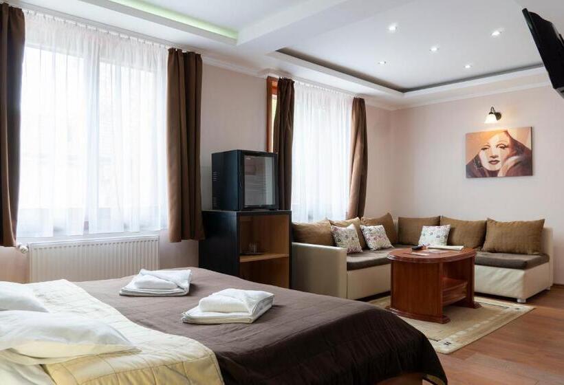 ペンション Viki Vendégház