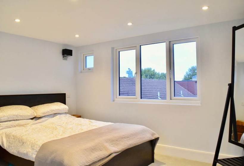 3 Bedroom House In Central London