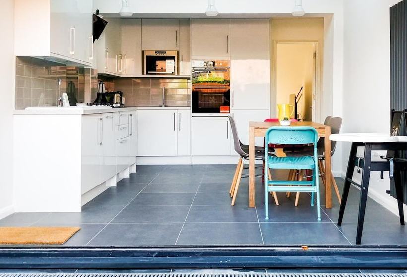 3 Bedroom House In Central London