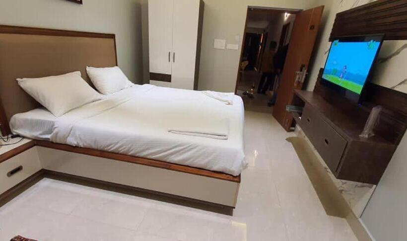 Отель Friday Inn