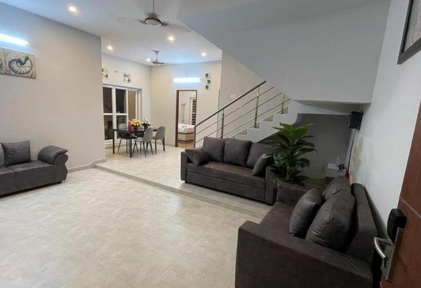 Отель Friday Inn