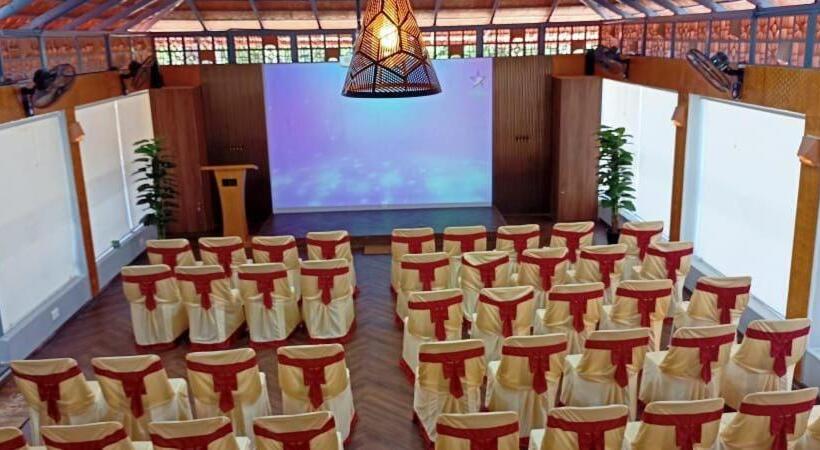 Отель Friday Inn