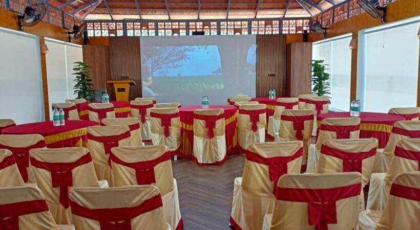 Отель Friday Inn