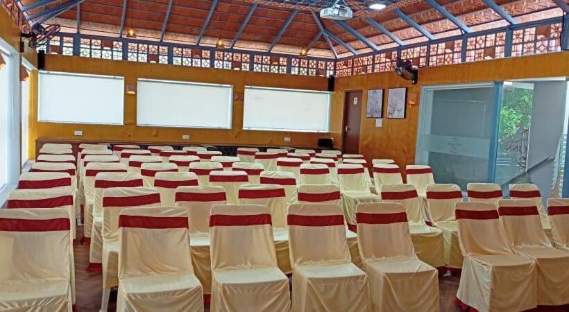 Отель Friday Inn