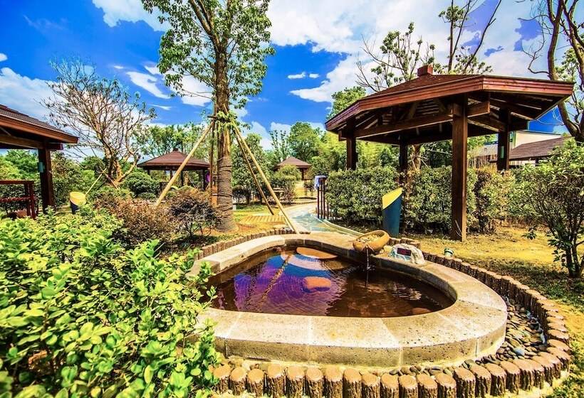 בית מלון כפרי Slender West Lake Hot Spring Resort