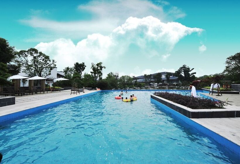 בית מלון כפרי Slender West Lake Hot Spring Resort