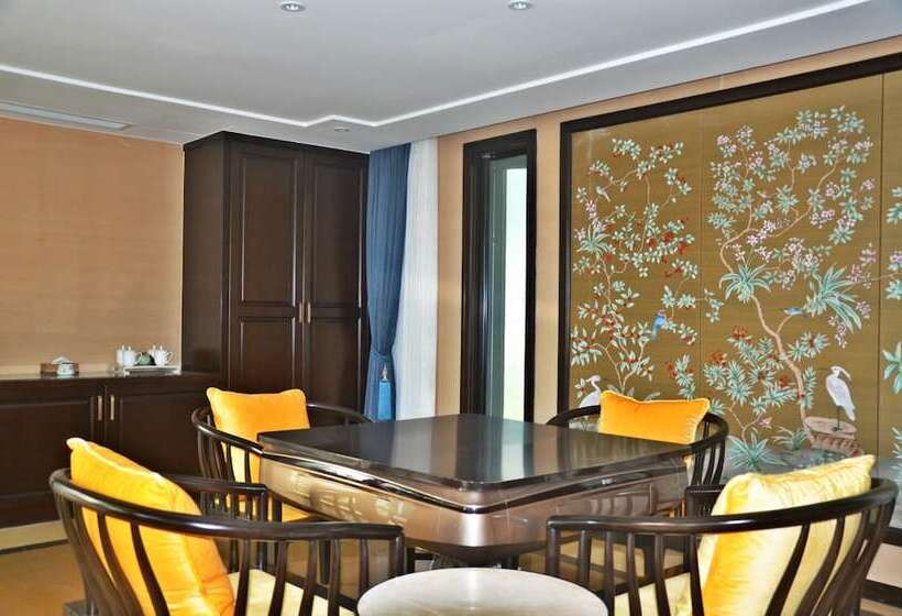 בית מלון כפרי Slender West Lake Hot Spring Resort