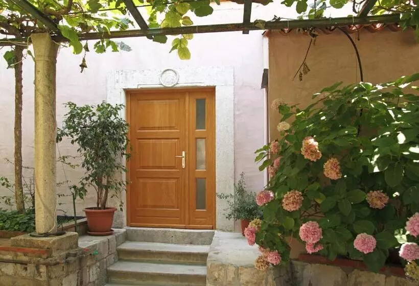 پانسیون Hortenzia House