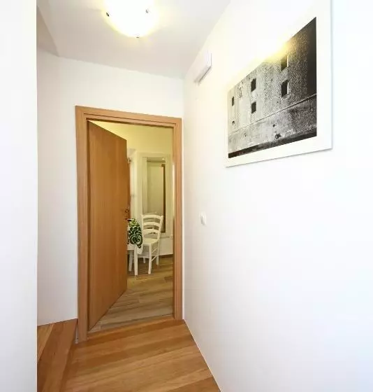 پانسیون Hortenzia House