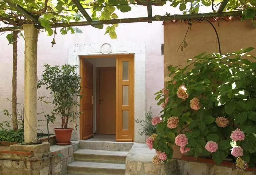 پانسیون Hortenzia House