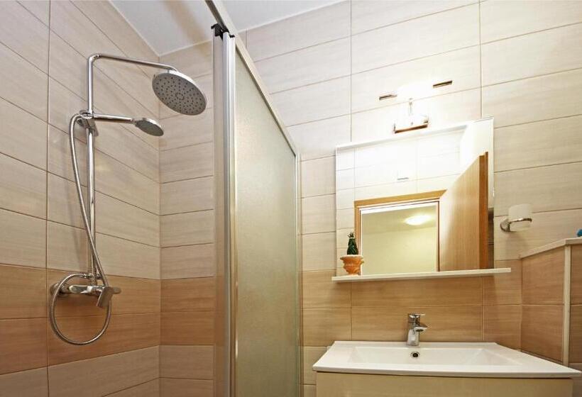 Majatalo Hortenzia House