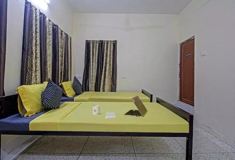 Hotelli Oyo Flagship 77036 Golden Divine Inn