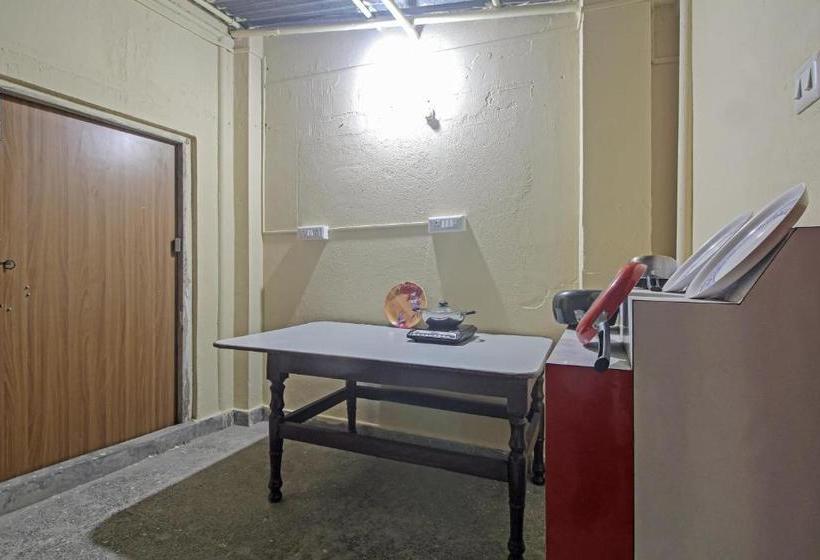 Otel Oyo Flagship 77036 Golden Divine Inn