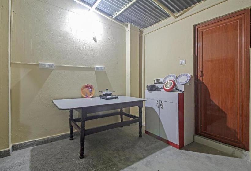 Otel Oyo Flagship 77036 Golden Divine Inn